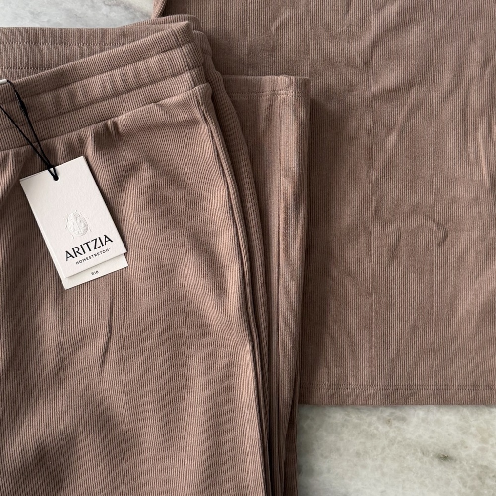 Aritzia Homestretch Set - Picture 2 of 3
